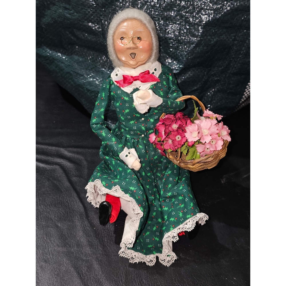 Byers Choice Ltd The Carolers Seated Mrs Claus Woman With Basket